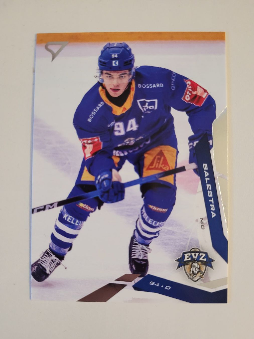 Sportzoo Carte collezionabili: 2025/26 EVZ Nic Balestra base – Usato da Bauma venduto da Yotanke