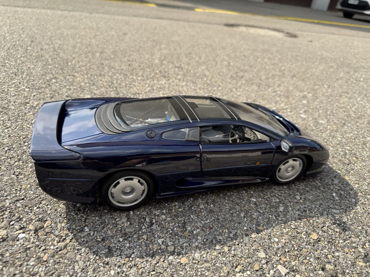 Maisto Modellini d'auto: Jaguar XJ220 1:12 – Usato da Weinfelden venduto da Sagun 3