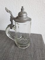 Antiker Bierkrug aus Glas mit Zinndeckel