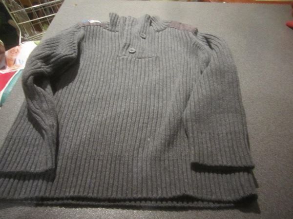 Pulls et sweat-shirts: Pullover Grösse 104, C&A, grau – D'occasion à Zürich par abraxas1291