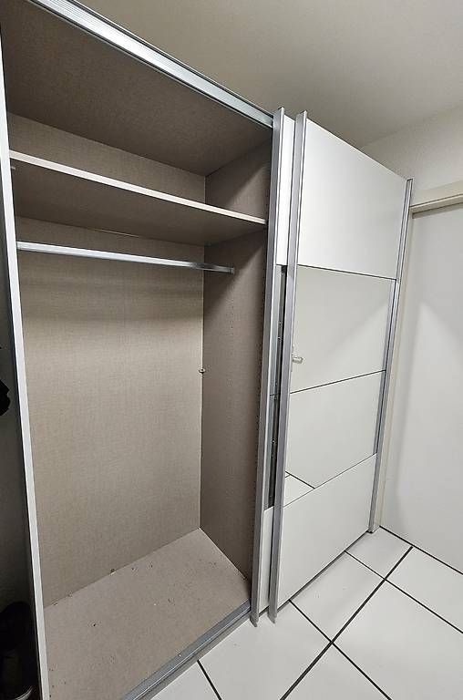 Schränke: Armoire blanche (penderie) – Gebraucht aus Fleurier von sar_twj5 3