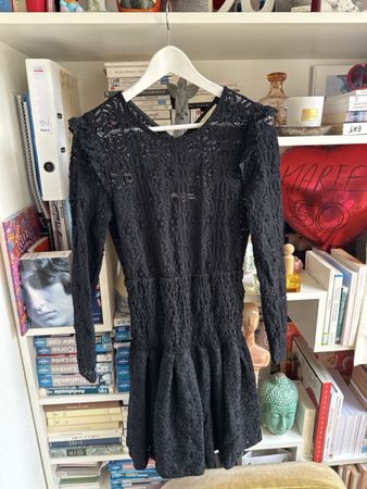 Robe noire dentelle Maje taille 3, parfait pour l'été!