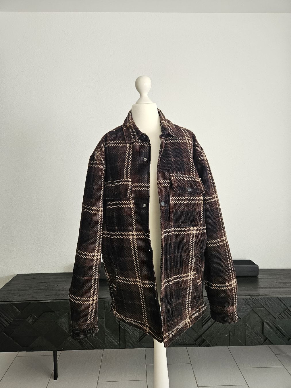 H&M Giacche: Stylisches Cordhemd / Jacke Grösse S H&M – Usato da Bülach venduto da Recherchieren