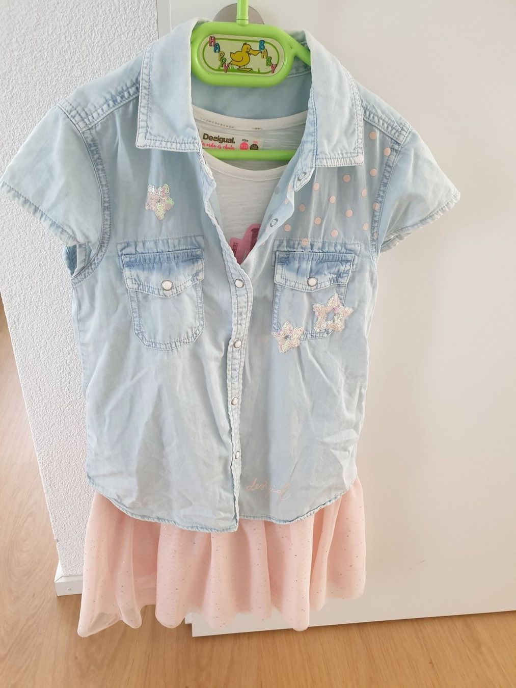 Desigual Vestiti & Gonne: Desigual Kleid mit JeansBluse, Gr. 134 – Nuovo (secondo la descrizione) da Biberist venduto da Nicelotti 2