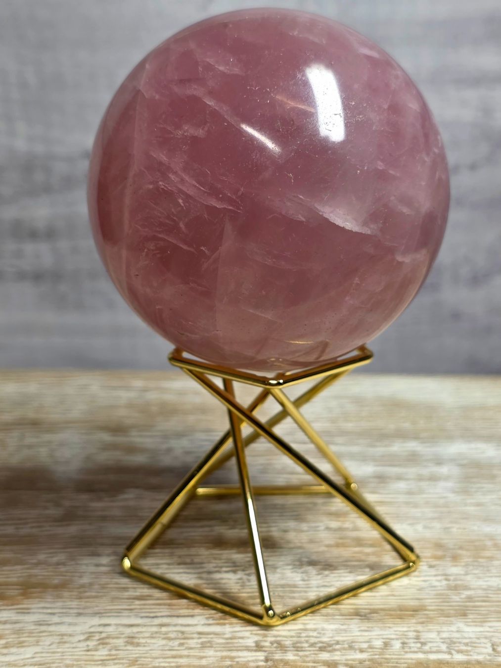 Minerali & Pietre curative: Madagaskar Rosenquarz 64mm 362g – Nuovo e nell'imballaggio originale da Matzingen venduto da Shay_Crystalz