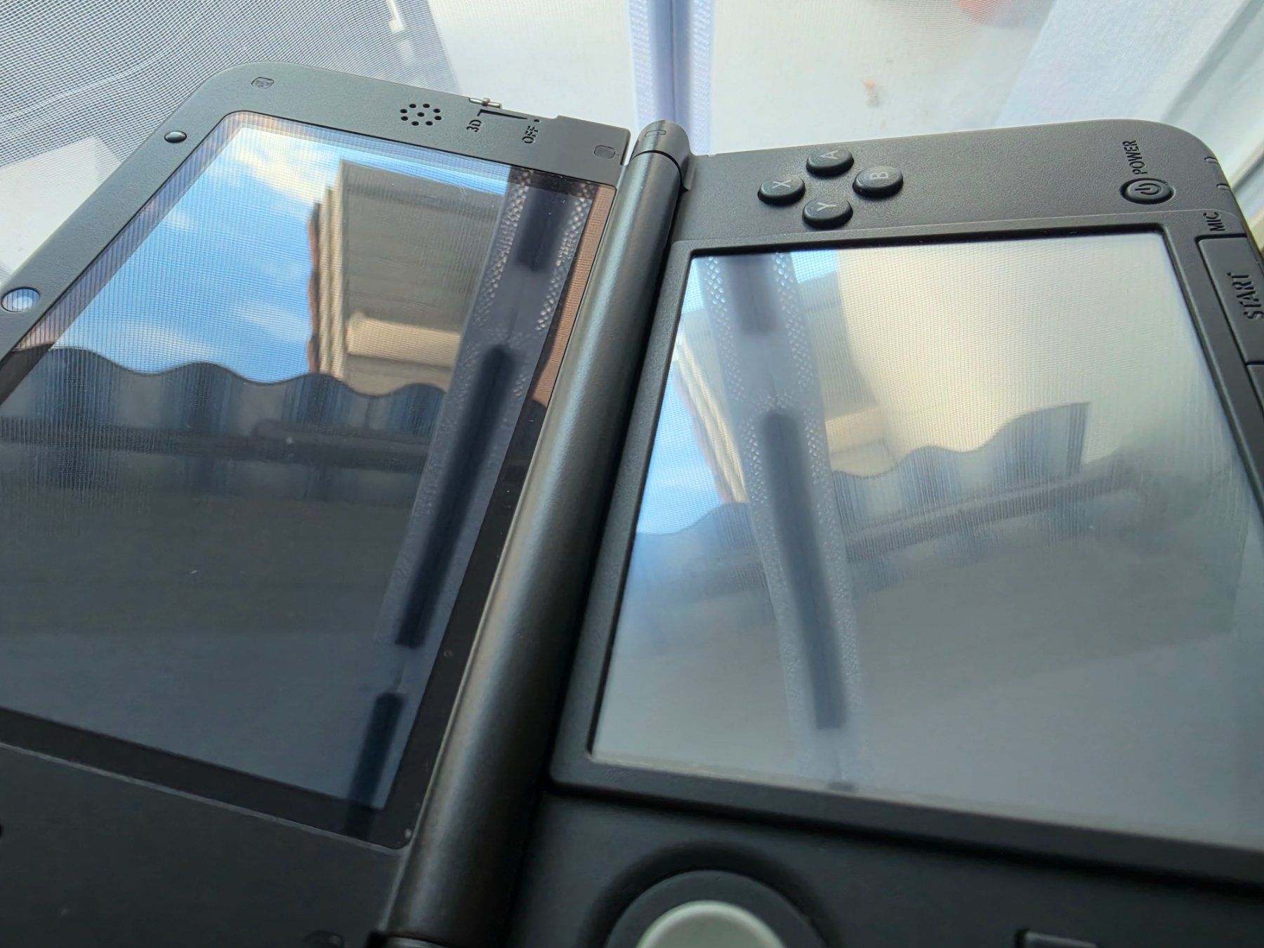 Nintendo Console: Nintendo 3DS XL in rot – Usato da Sempach venduto da Knuckles17 3