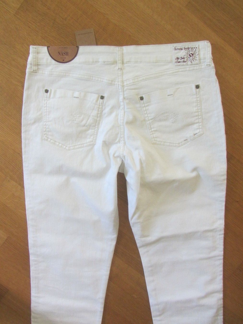 Jeans: UNIVERSAL DENIM - Nash Slim Jeans weiss 40 – Nuovo e nell'imballaggio originale da Zürich venduto da Diazaio 3