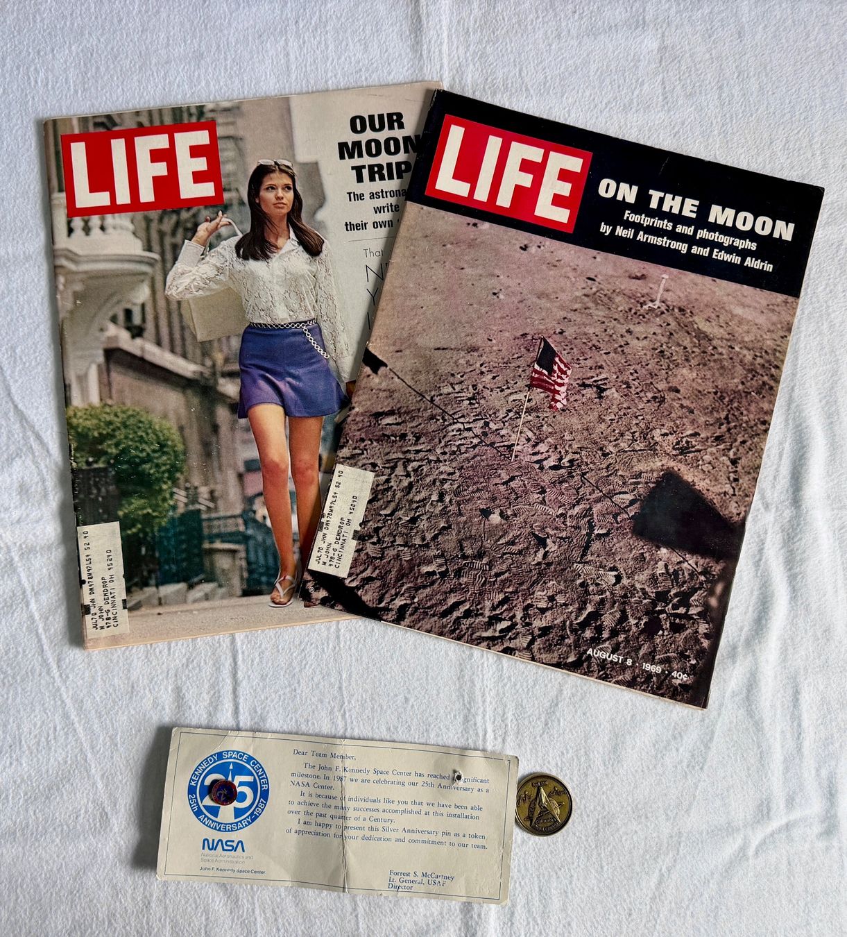 Plaketten & Abzeichen: Original NASA Set mit Münze Zeitung Pin - Rarität! – Gebraucht aus Thun von Abalona3600 2