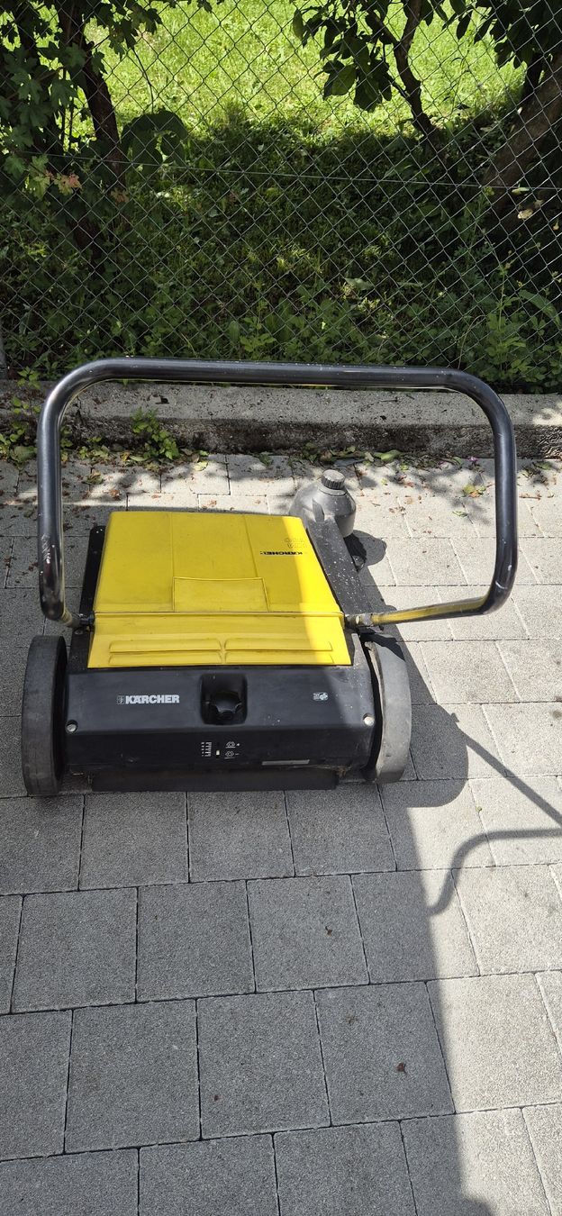 Kärcher Tutte le macchine: Kärcher KM700 – Usato da Grenchen venduto da HZG. 2