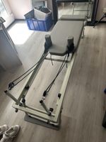 Pilates Reformer Gerät mit Zubehör für Fitness zu Hause