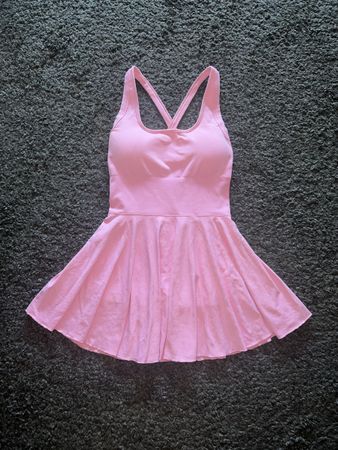 Fitnesskleid, Tenniskleid mit Shorts Gr.S🩷