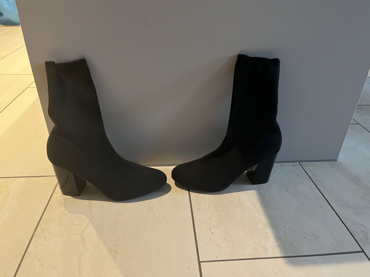 Zalando Scarpe da donna: Schwarze -Stiefeletten Grösse 40 – Nuovo (secondo la descrizione) da Niederrohrdorf venduto da liv_7gbr 2