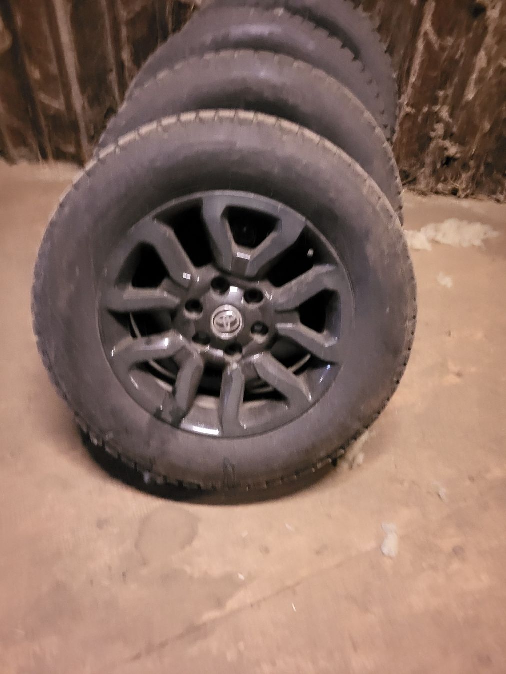 Toyota Pneumatici & Ruote complete: Kompletsatz Räder Toyota Hilux – Usato da Gähwil venduto da _-_Beni_-_01
