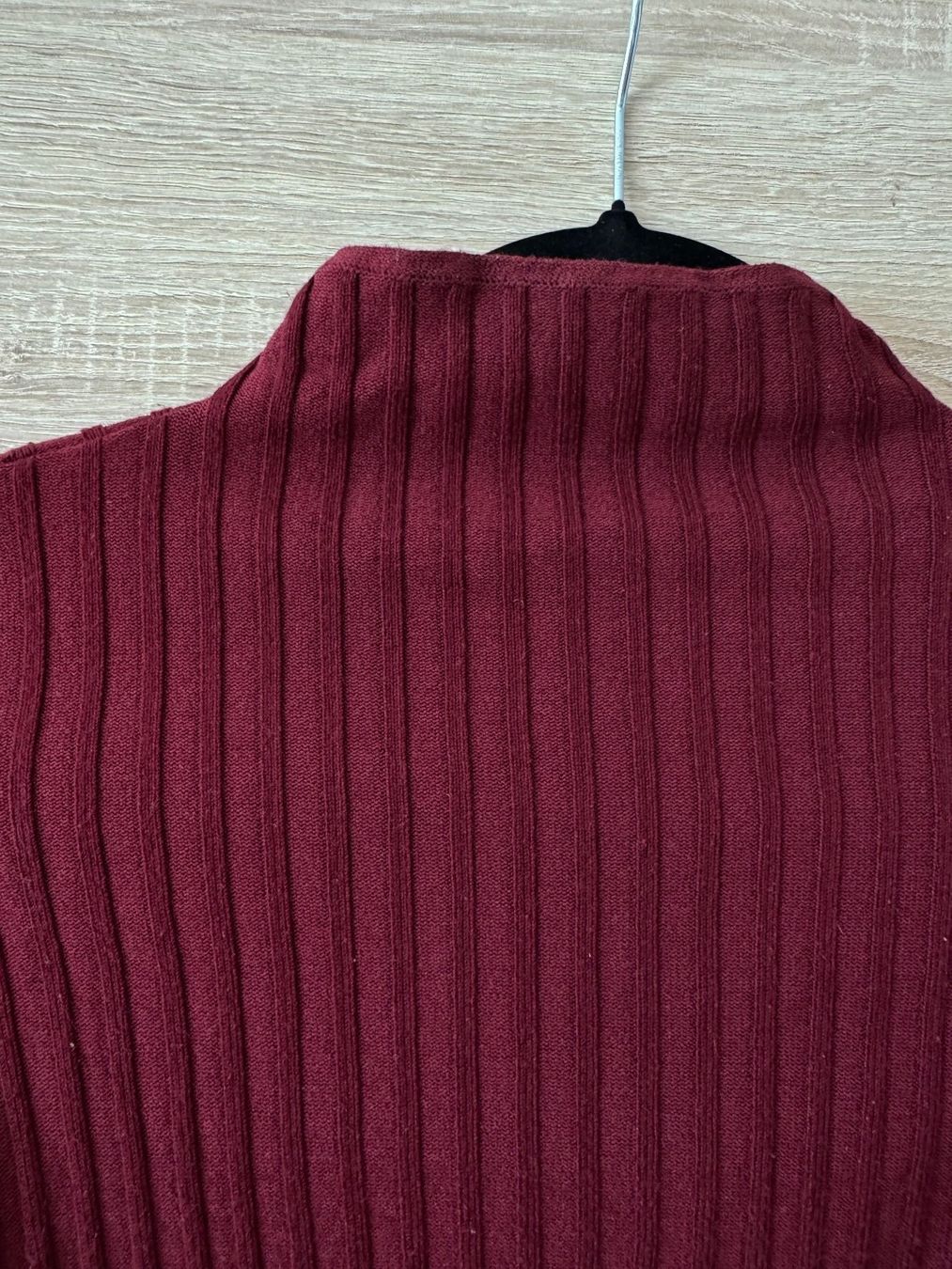Bershka Tops: Pull en maille bordeaux – Gebraucht aus Montreux von iizaa811 3