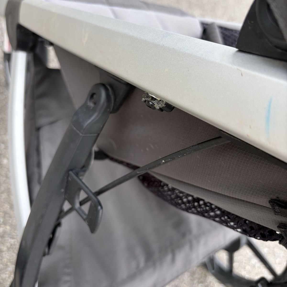 Thule Carrozzine: Thule Urban Glide 2 Dark Shadow  – Usato da Lotzwil venduto da Reismehl 6