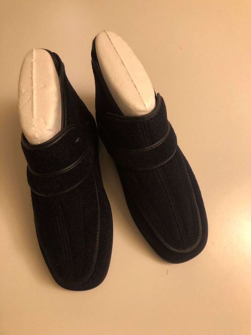 Damenschuhe: Hausschuhe – Gebraucht aus Triesen von boston7