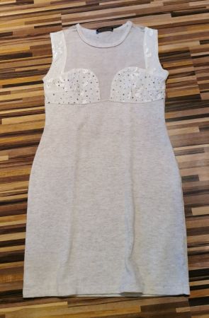 Schönes weisses Kleid