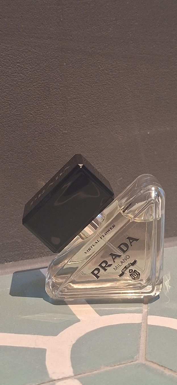 Prada Profumi & Eau de Toilette: Parfum Prada Paradoxe Virtual Flower 30 ml – Nuovo (secondo la descrizione) da Biel/Bienne venduto da Andreli1 1
