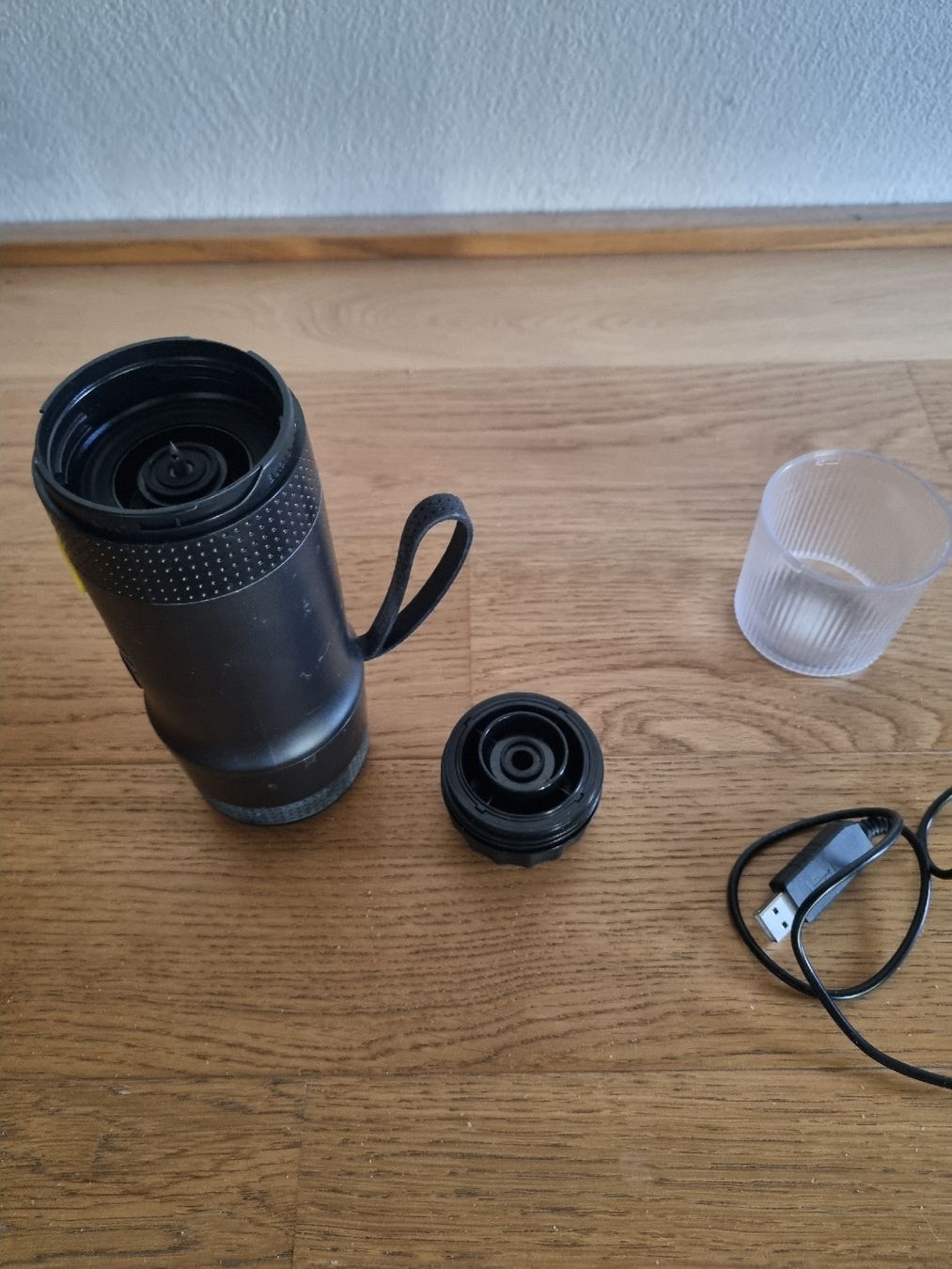 Kaffeemaschinen & Espressomaschinen: Tragbare Espressomaschine schwarz mit USB-Kabel gebraucht – Gebraucht aus Bonaduz von saga03 3