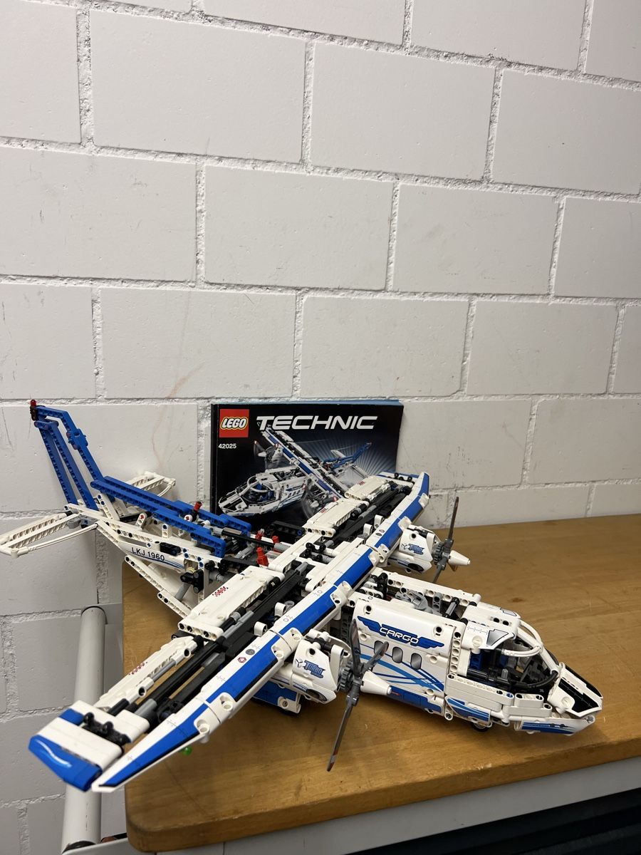 Lego Kit di costruzioni: LEGO Technic 42025 Frachtflugzeug  – Usato da Holziken venduto da 181281 6