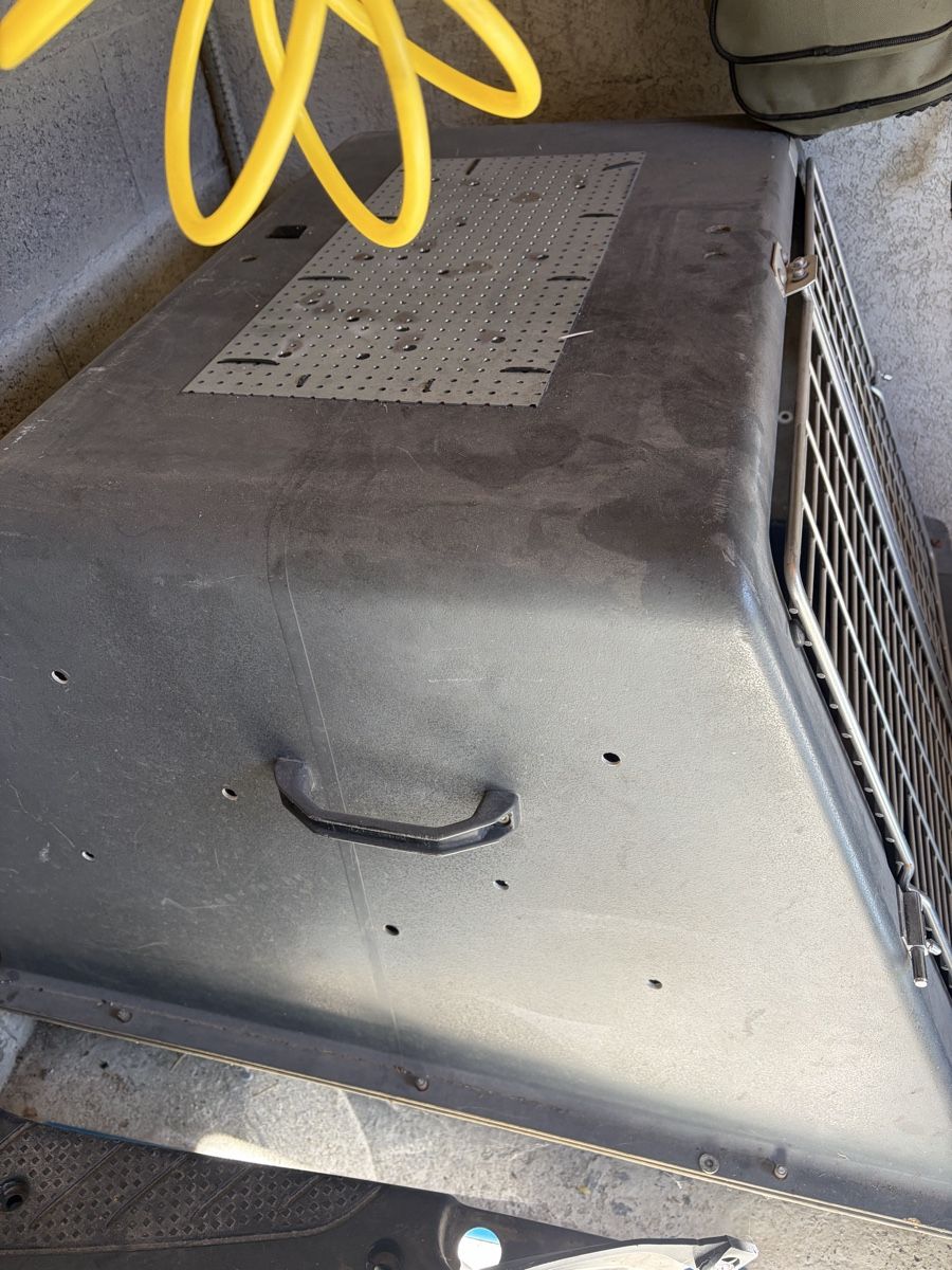 Gabbie, trasporto & Sicurezza: Grande caisse chien  – Usato da Martigny venduto da Soniacastro 1