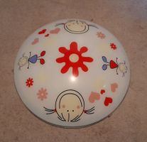 Deckenlampe fürs Kinderzimmer mit Blumenmuster