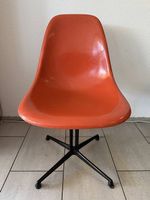 Herman Miller Eames Fiberglass Side Chair, mit Fonda Base