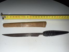 Messer mit Holzgriff und Holzscheide antiker Zustand