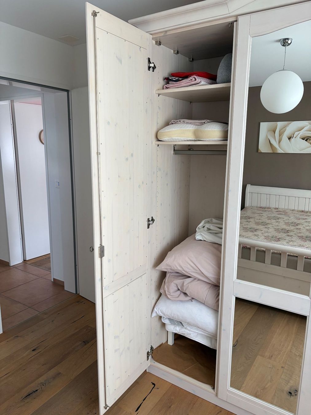 Letti: Schlafzimmer komplett, neuwertig – Nuovo (secondo la descrizione) da Galgenen venduto da Crystaldisplay 4