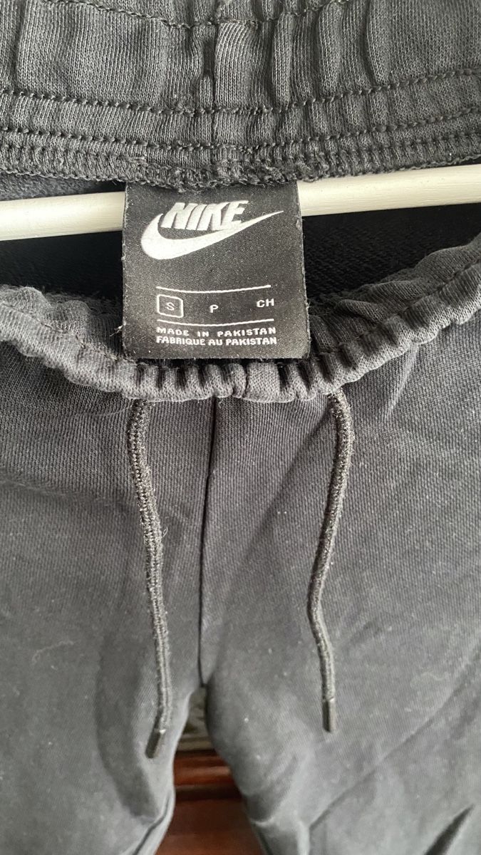Nike Pantaloni: Nike Turnhose Trainerhose – Usato da Obfelden venduto da tan_9lj9 2
