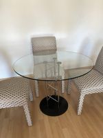 Runder Glastisch mit Metallfuss