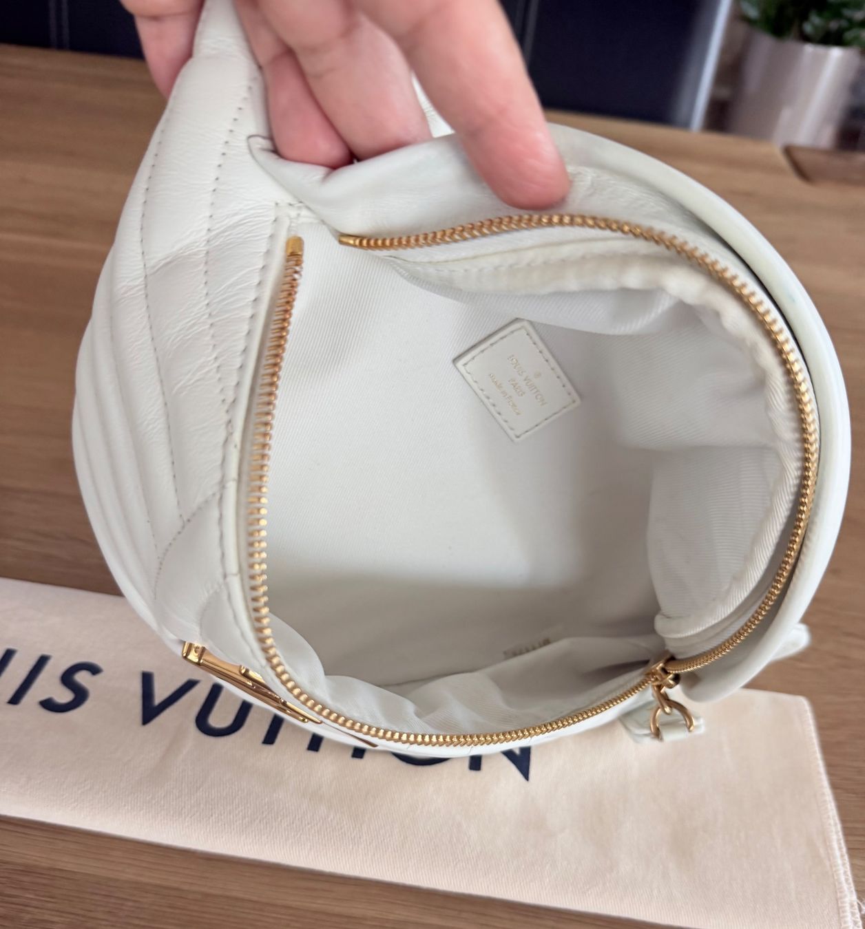 Louis Vuitton Borse da donna: Louis Vuitton New Wave Bumbag – Usato da Reinach AG venduto da RobbisB 8