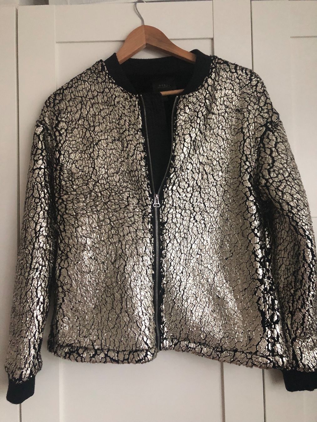 Guess Vestes: Guess jacket – D'occasion à Zürich par bensa02