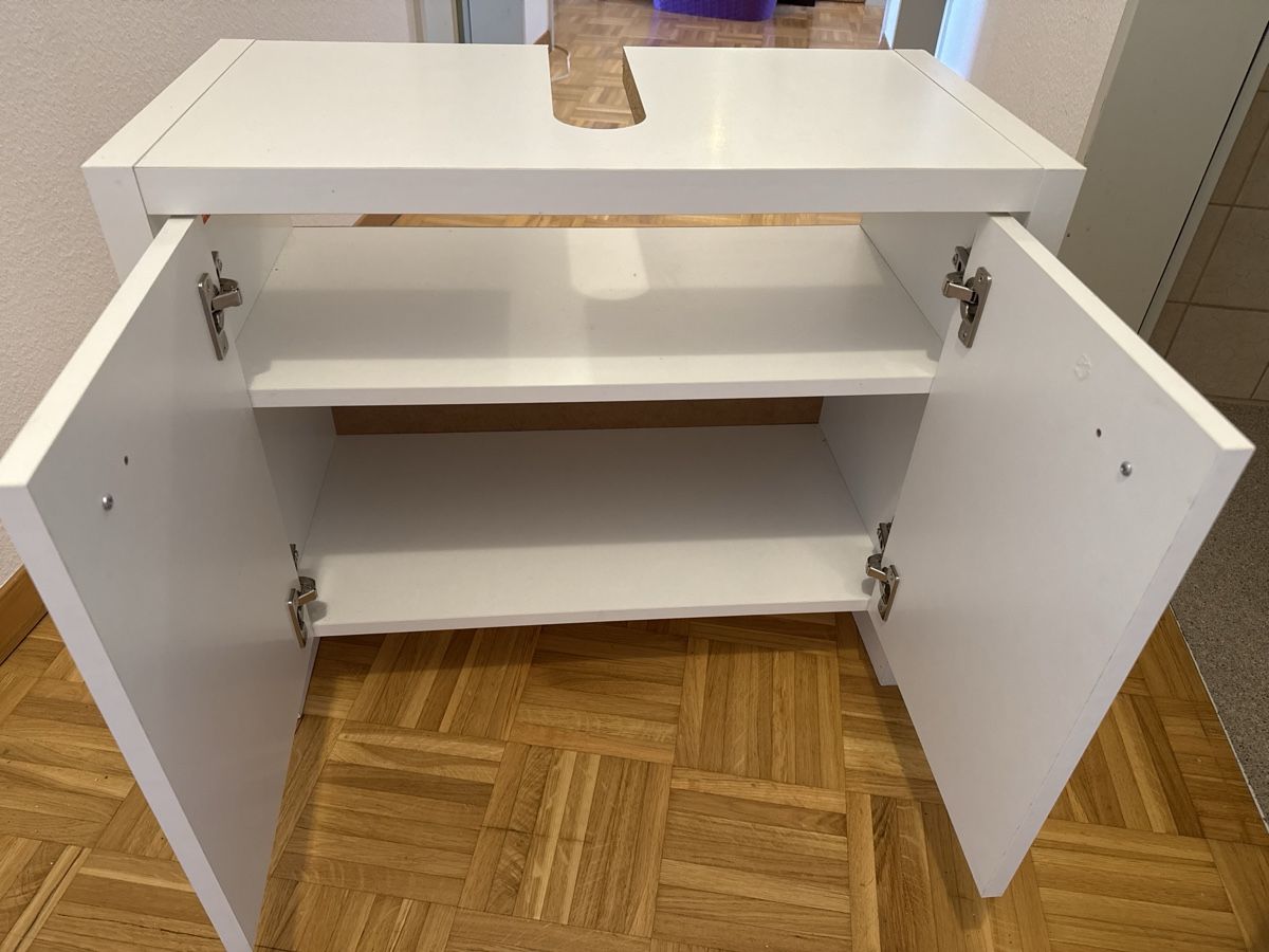 Livique Mobili per bagno: Lavabo Unterbauschrankli mit Türen – Usato da Oberentfelden venduto da Deadpool87 1