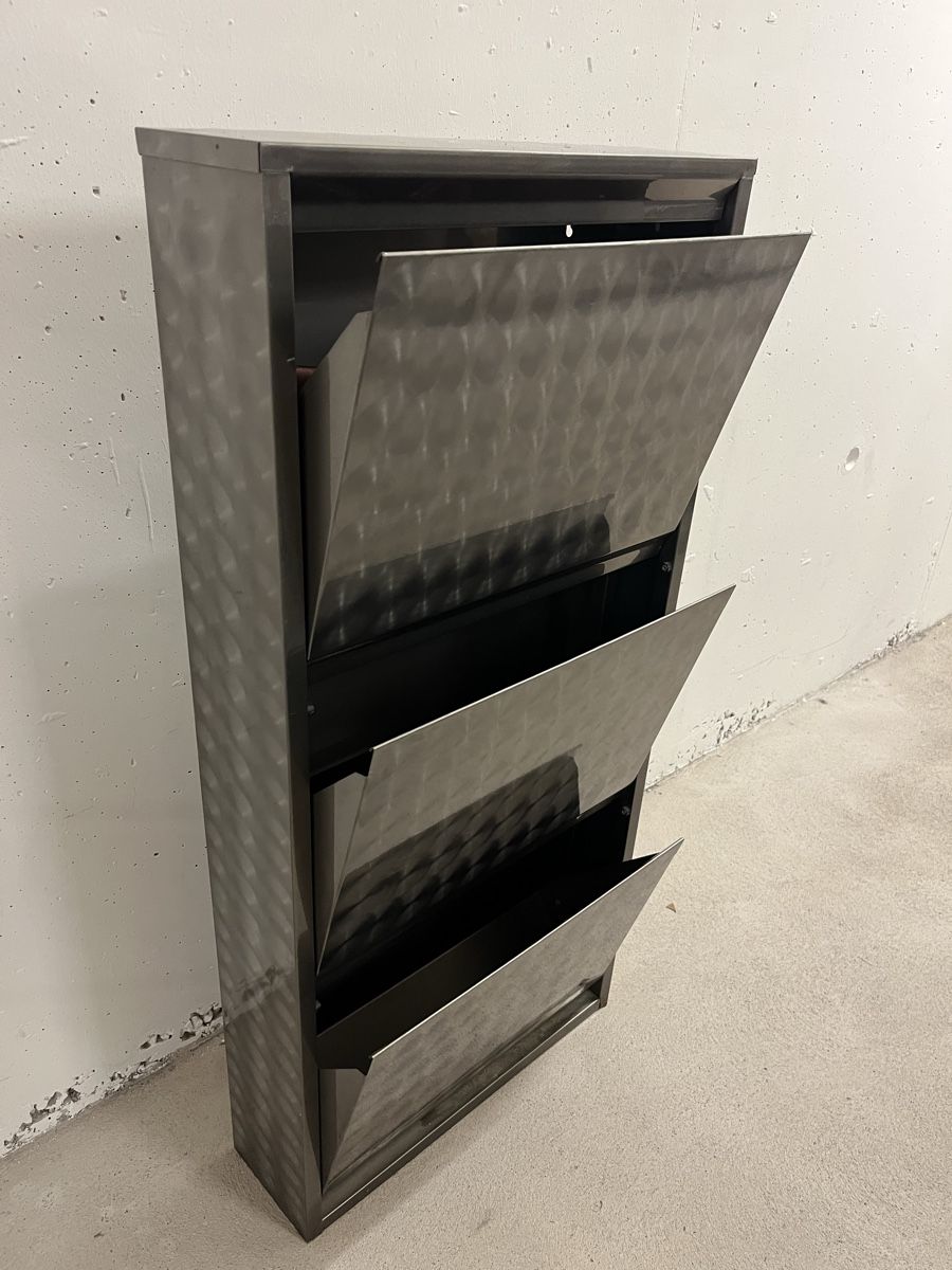 Camions-bennes: Schuhschrank Metall 3 Fächer – D'occasion à Watt par dam_r9qh 1