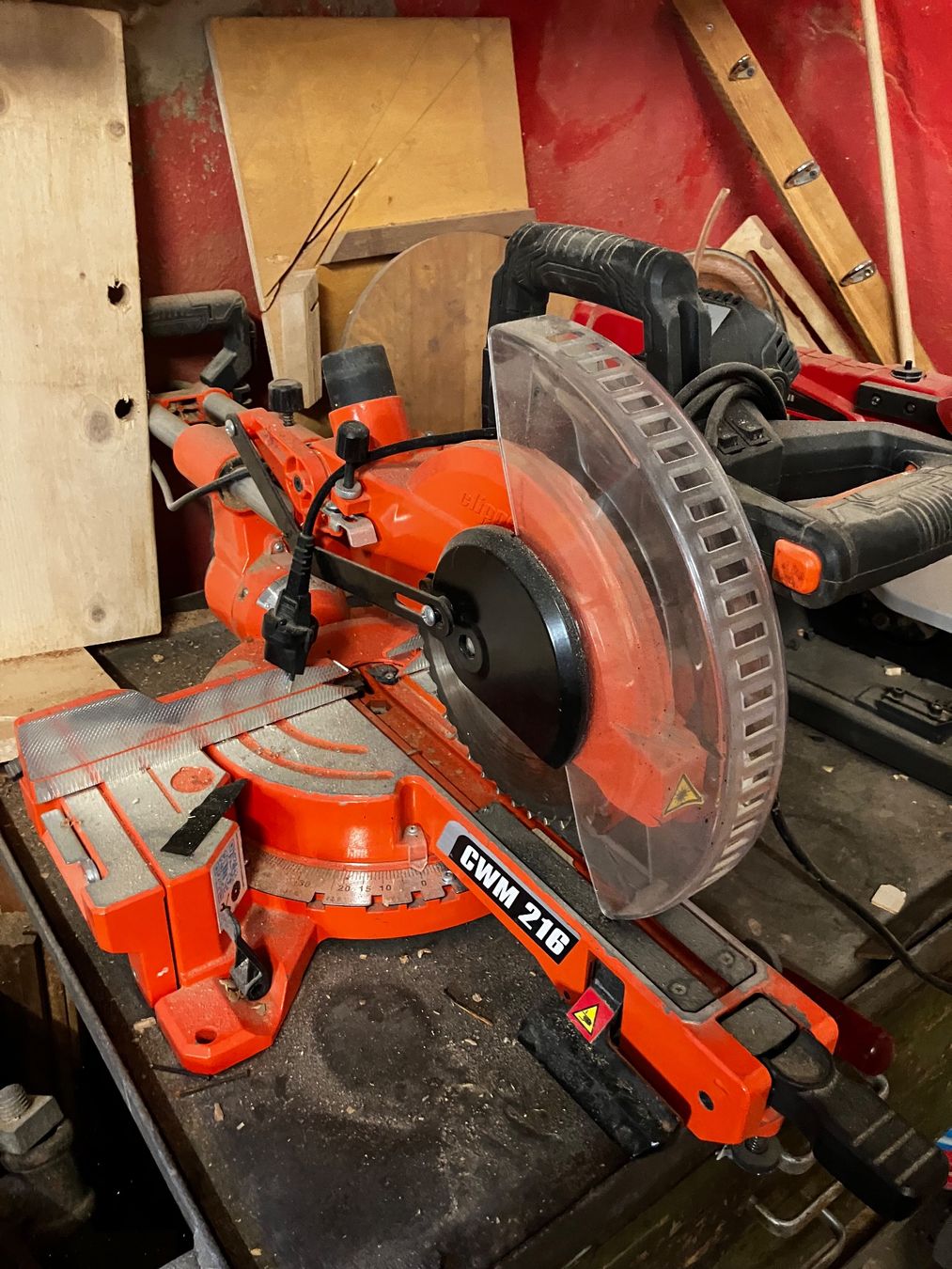 Alle Maschinen: Troncatrice – Gebraucht aus Bern von Atelier.Werkstatt49
