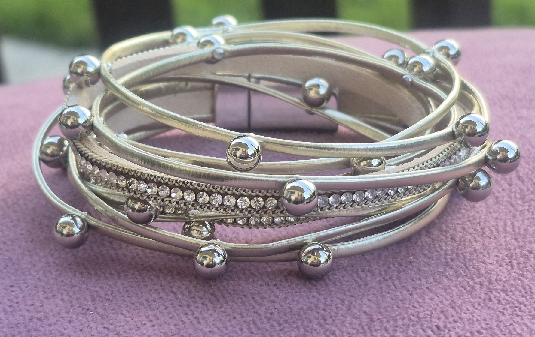 Armbänder & -reifen: Bracciale multistrato con sfere e strass  – Neu (gemäss Beschreibung) aus Giubiasco von Stefaniav