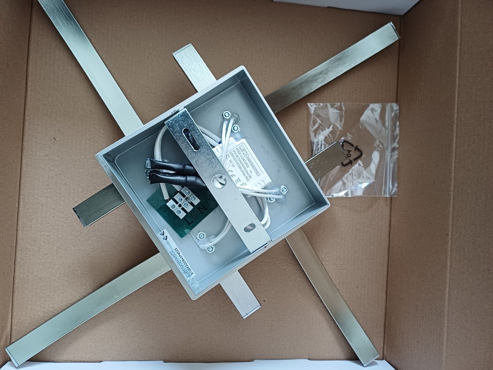 Lustres & lampes de plafonds: Deckenleuchte – Neuf avec emballage d'origine à Wil SG par lili06 2
