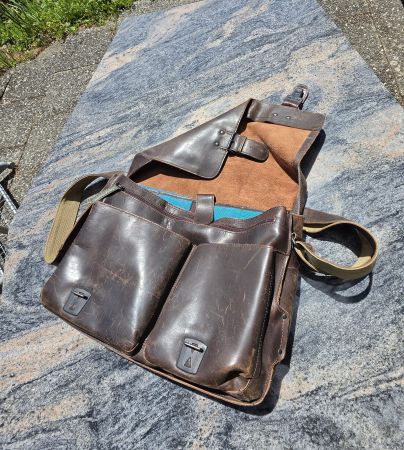 Tasche Ants and Uncles