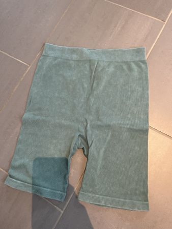 Sportliche, grüne Radler Shorts, Grösse S, Top Zustand!