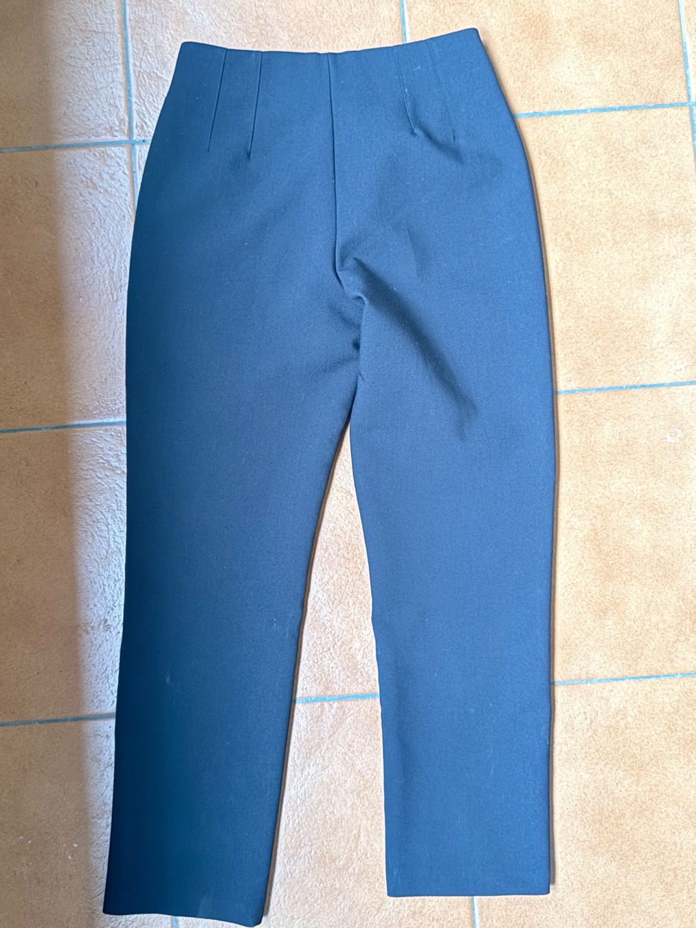 Mango Hosen: Pantaloni neri Mango – Neu (gemäss Beschreibung) aus Bellinzona von bul_mvy5 2
