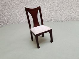 Puppenhausmöbel, Stuhl mit Damast-Sitzbezug, mahagoni