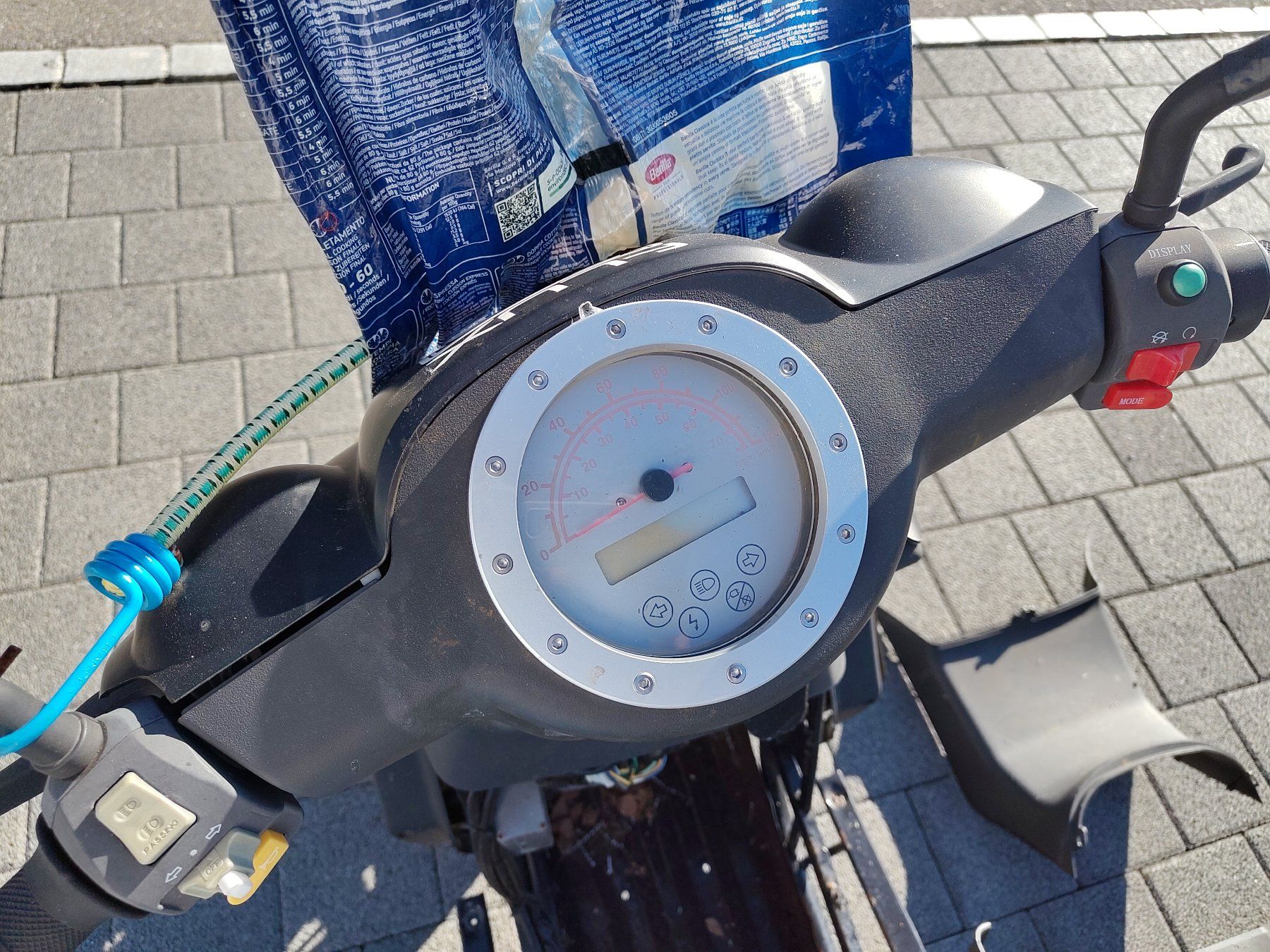 Scooter: Vengo V100 Elektroroller (Defekt) – Difettoso da Uetikon am See venduto da noa_5vzd 3