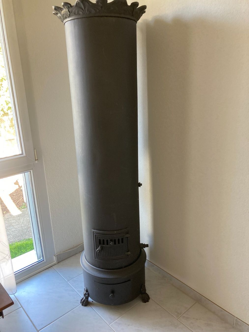 Altri mobili d'antiquariato: ALTER BADEOFEN KLUS (DEKORATION) – Difettoso da Uhwiesen venduto da Uhwiesen