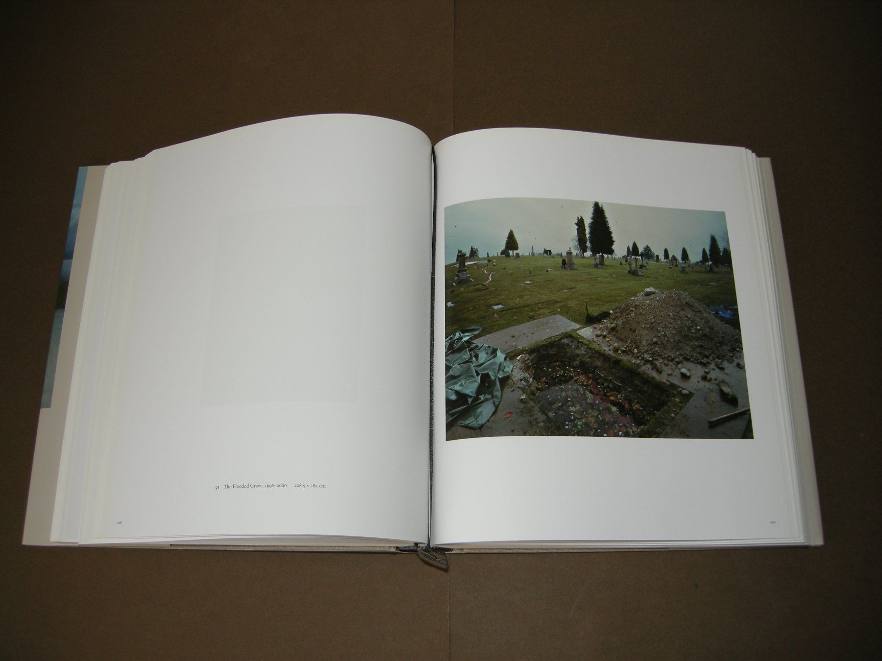 Bücher: Jeff Wall - Catalogue Raisonné 1978 - 2004 / Rares Buch – Gebraucht aus Aarau von Pearlz 3