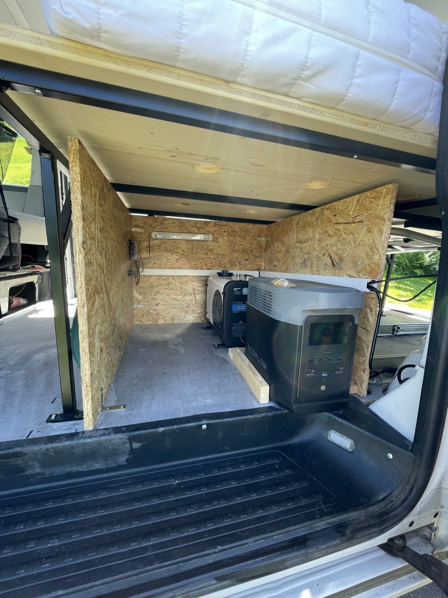 Camping Fahrzeuge: VW Bus T5 – Gebraucht aus Obersaxen von arn_t2wr 3