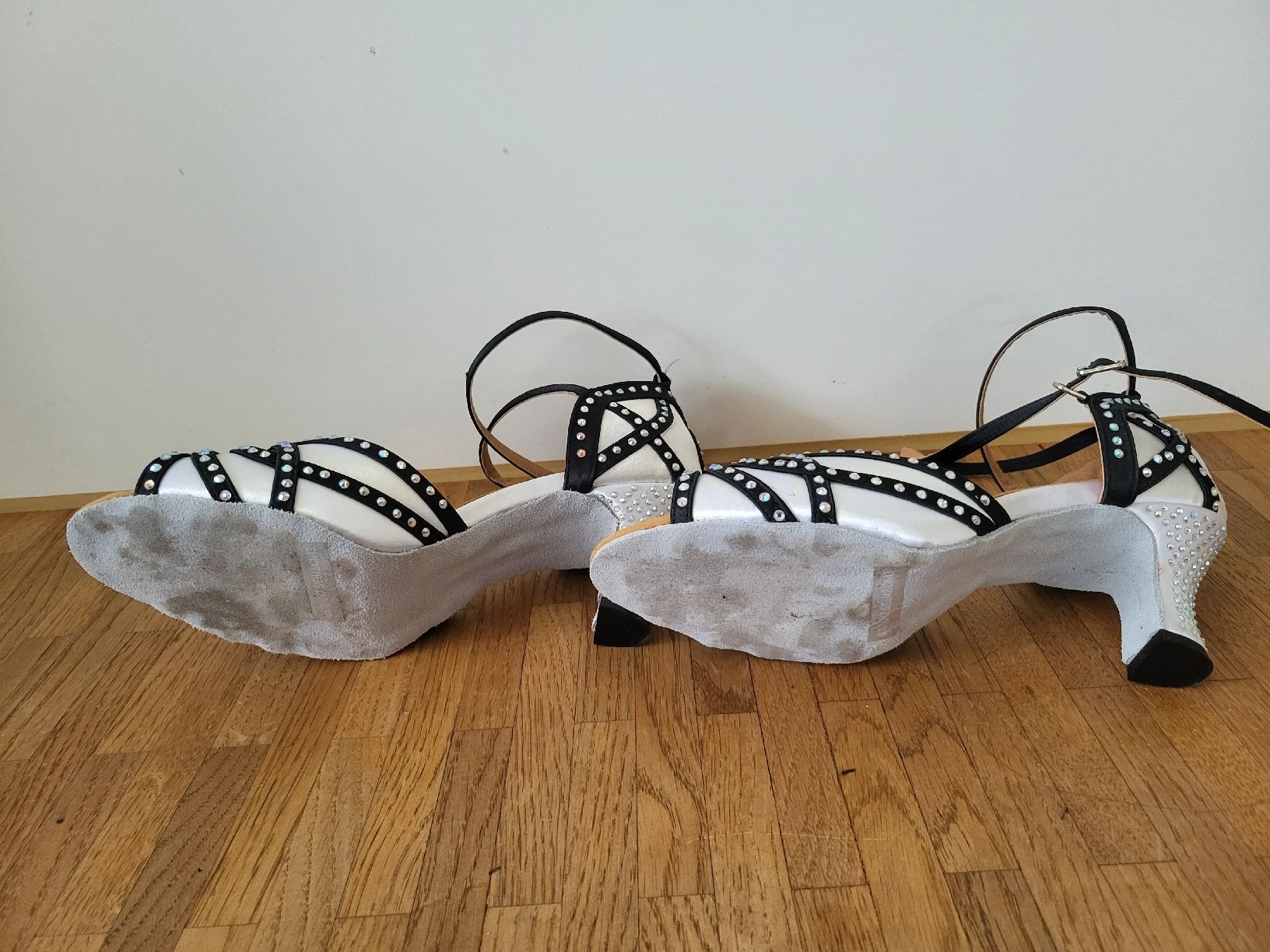 Scarpe da donna: Neue Latin Tanzschuhe Gr. 42 – Nuovo (secondo la descrizione) da Samstagern venduto da witschan 2