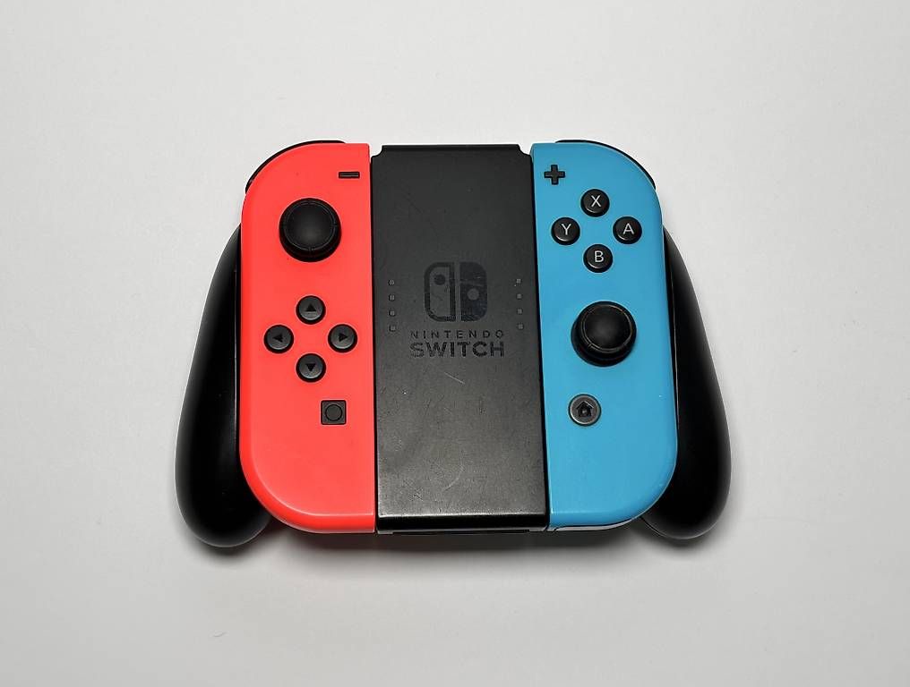 Nintendo Console: Nintendo Switch Console + Super Smash Bros Ultimate – Usato da Gordola venduto da kar_gy5g 6
