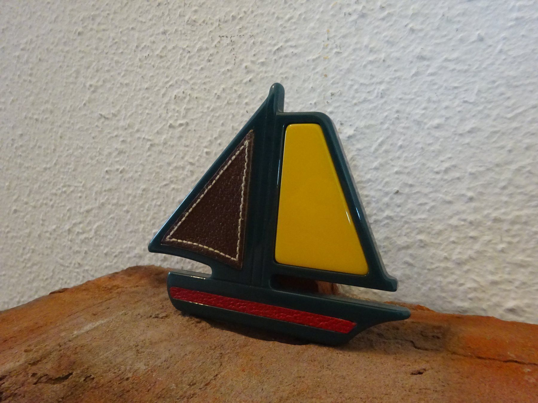 Prada Spille & Fermagli: PRADA Brosche / Segelboot – Usato da Esslingen venduto da FetteSchnecke 2
