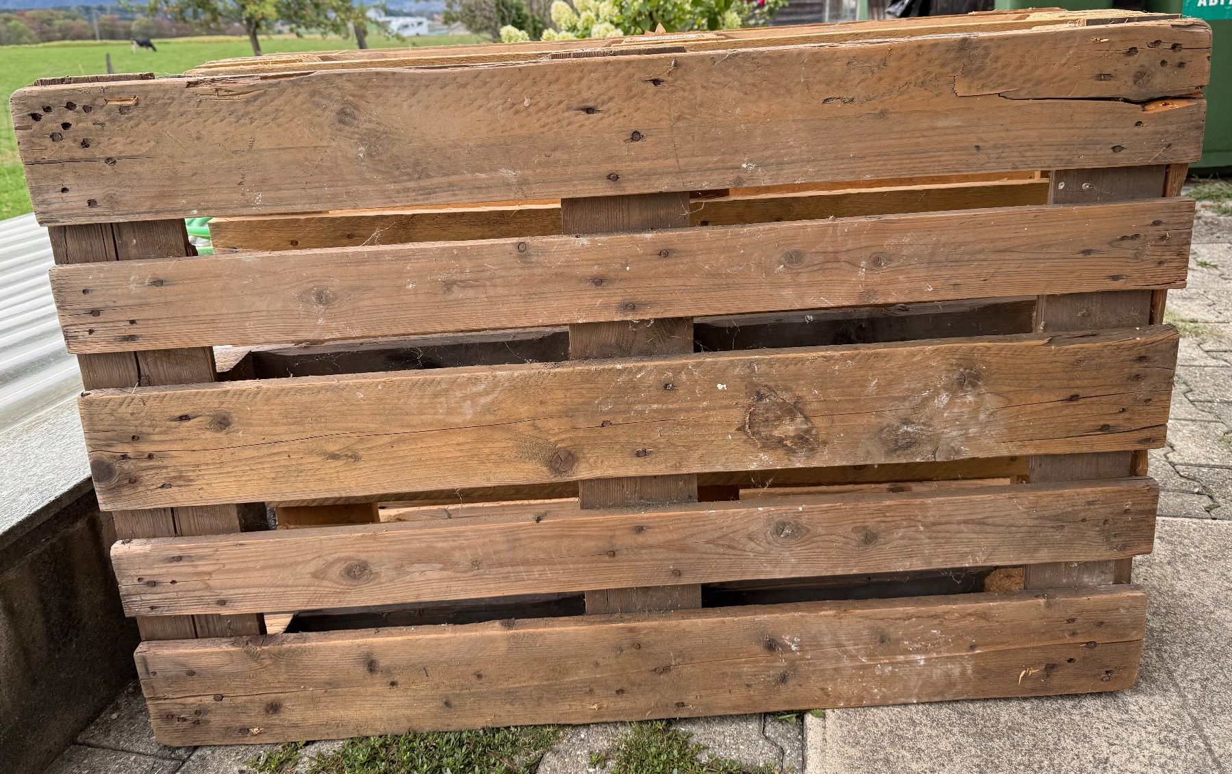 Paletten: Holzpaletten – Gebraucht aus Worb von DomeC0